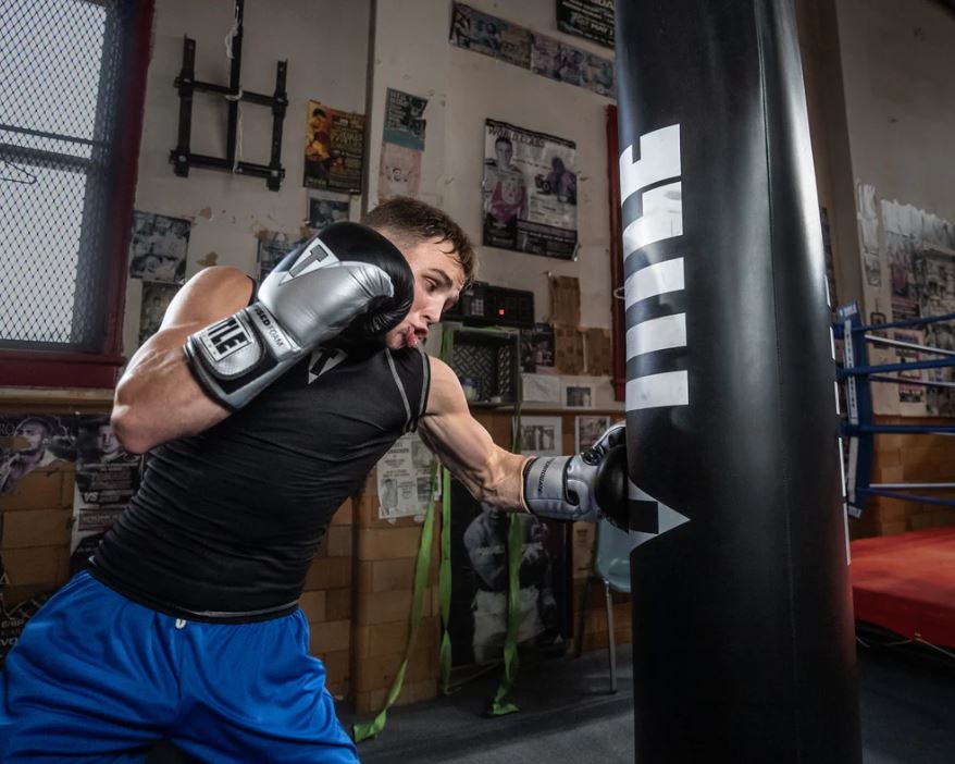 GUANTES TITLE BOXING INFUSED FOAM INTERROGATE GRIS