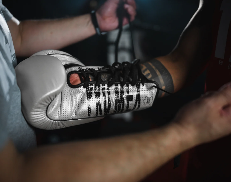 GUANTES TITLE PRO MEX PROFESSIONAL CON CORDONES GRIS